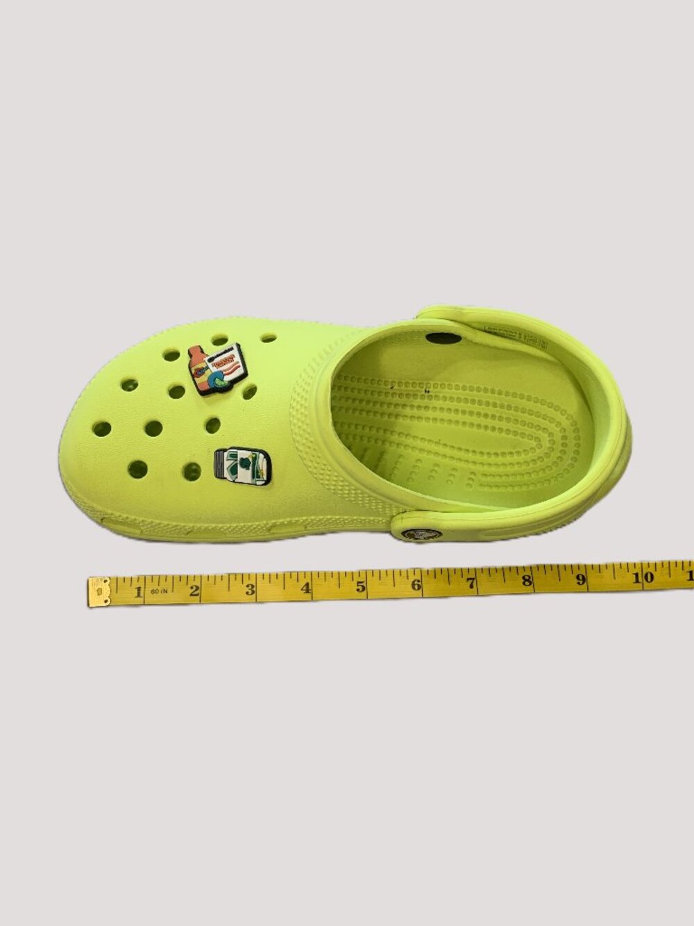 Kids/Women Crocs Clogs Yellow with 4 Jibbitz Size Women 6/Men 4 - Picture 6 of 6